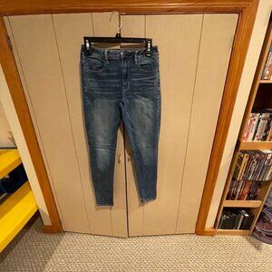 AMERICAN EAGLE OUTFITTERS HI-RISE JEGGING SIZE 4 SHORT